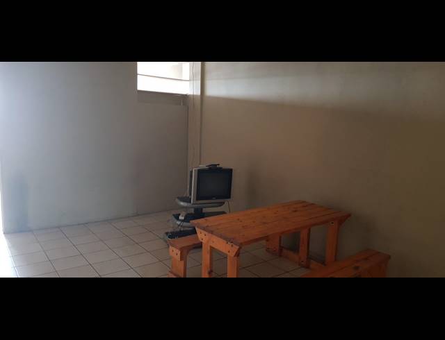 2 BEDROOM FLAT FOR SALE IN VEREENIGING CENTRAL